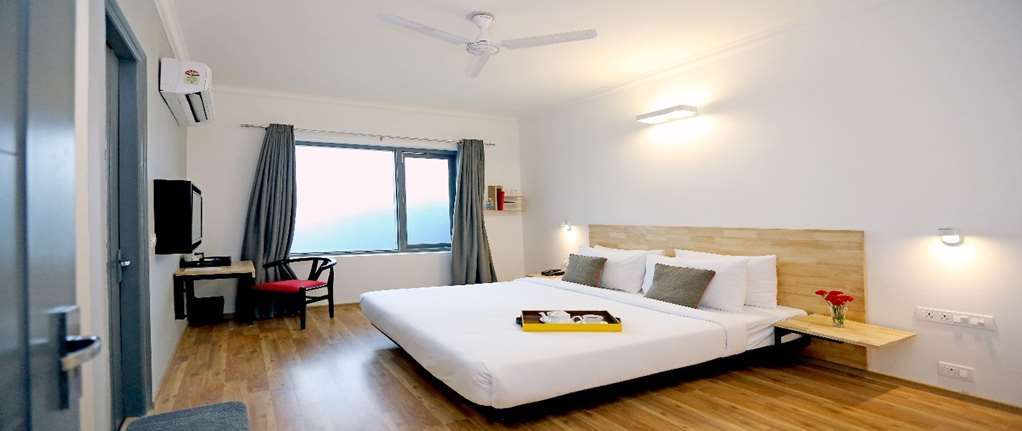 Hotel Oyo Townhouse 018 Medanta Gurgaon Habitación foto